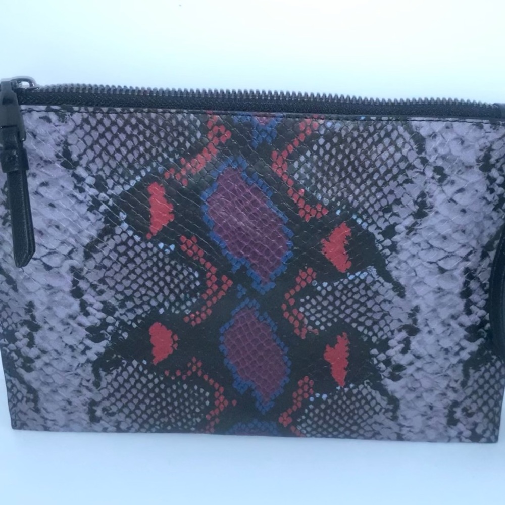INC International Concepts wristlet